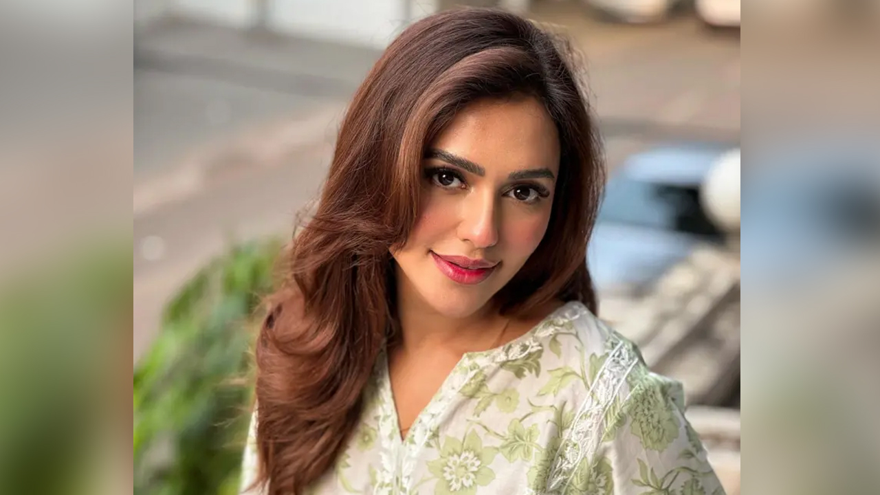 নুসরাত ফারিয়াকে কারাগারে পাঠানোর আদেশ এদিন সকাল ৯টার দিকে নুসরাত ফারিয়াকে সিএমএম আদালতের হাজতখানায় নেয়া হয়। ঘণ্টা খানেক বাদে তাকে এজলাসে নেয়া হয়।