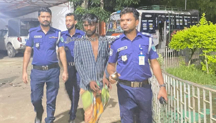 বাসে একা পেয়ে কলেজছাত্রীকে পালাক্রমে ধর্ষণ, চালক আটক