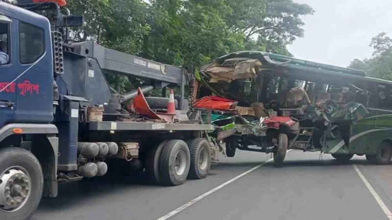গভীর রাতে গোপালগঞ্জে ৬ যানবাহনের সংঘর্ষ, পুলিশ সদস্যসহ নিহত ২