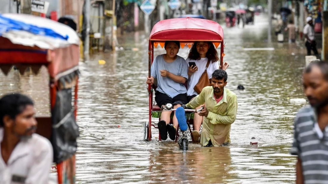 ভারতের উত্তরপূর্বাঞ্চলে টানা বৃষ্টি, আকস্মিক বন্যা ও ভূমিধসে নিহত ৩০