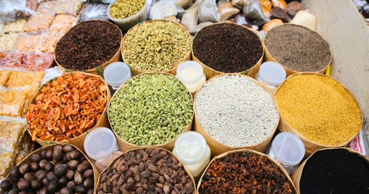 মসলার ঝাঁজে পুড়ছে ভোক্তার পকেট, লাগাম নেই বাজারে