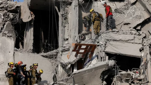 দাবি ট্রাম্পের অবশেষে ইরান-ইসরায়েল যুদ্ধবিরতি শুরু, শেষ মুহূর্তেও প্রতিশোধ নিয়েছে ইরান