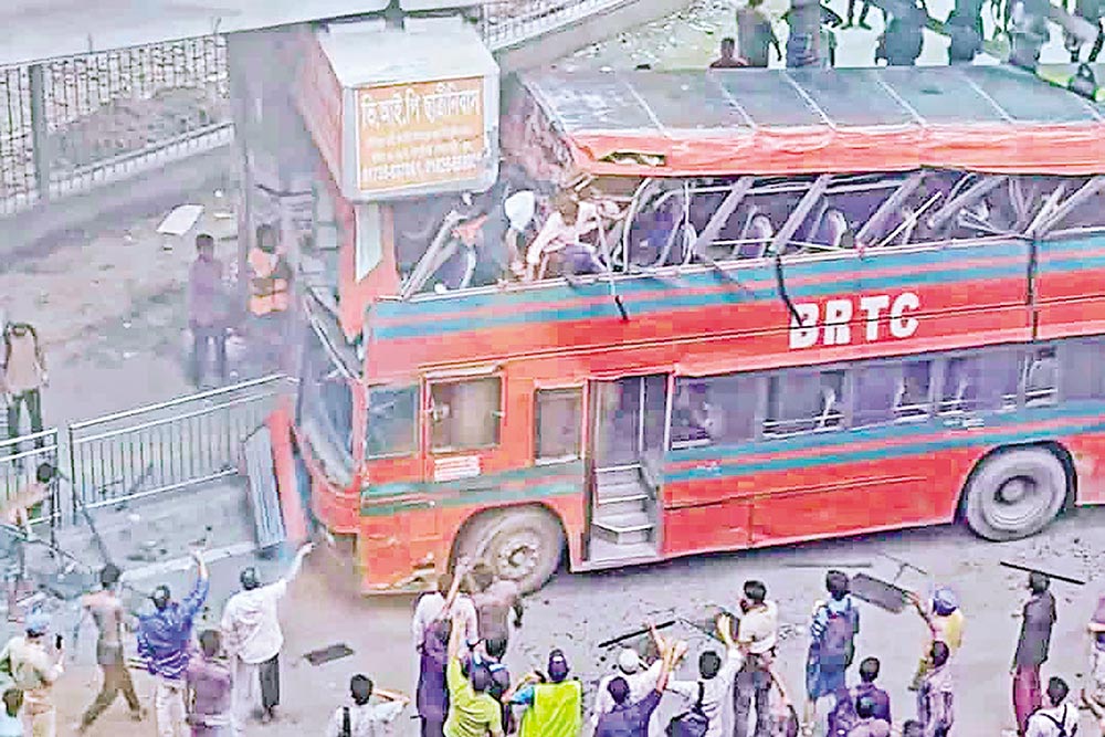 BRTC double-decker rams pillar of Elevated Expressway  One injured, upper deck caves in