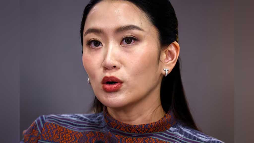 ফোনালাপ ফাঁসের জেরে থাইল্যান্ডের প্রধানমন্ত্রী বরখাস্ত