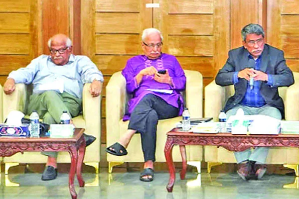 জাতীয় ঐকমত্য কমিশন শেষ মুহূর্তে দেনদরবার ♦ সবচেয়ে গুরুত্ব দেওয়া হচ্ছে ২০ বিষয়ে ♦ ঐকমত্য হয়েছে ১২টিতে ৮টি নিয়ে আলোচনা ♦ কমিশনের প্রচেষ্টা নিয়ে প্রশ্ন রাজনৈতিক দলগুলোর