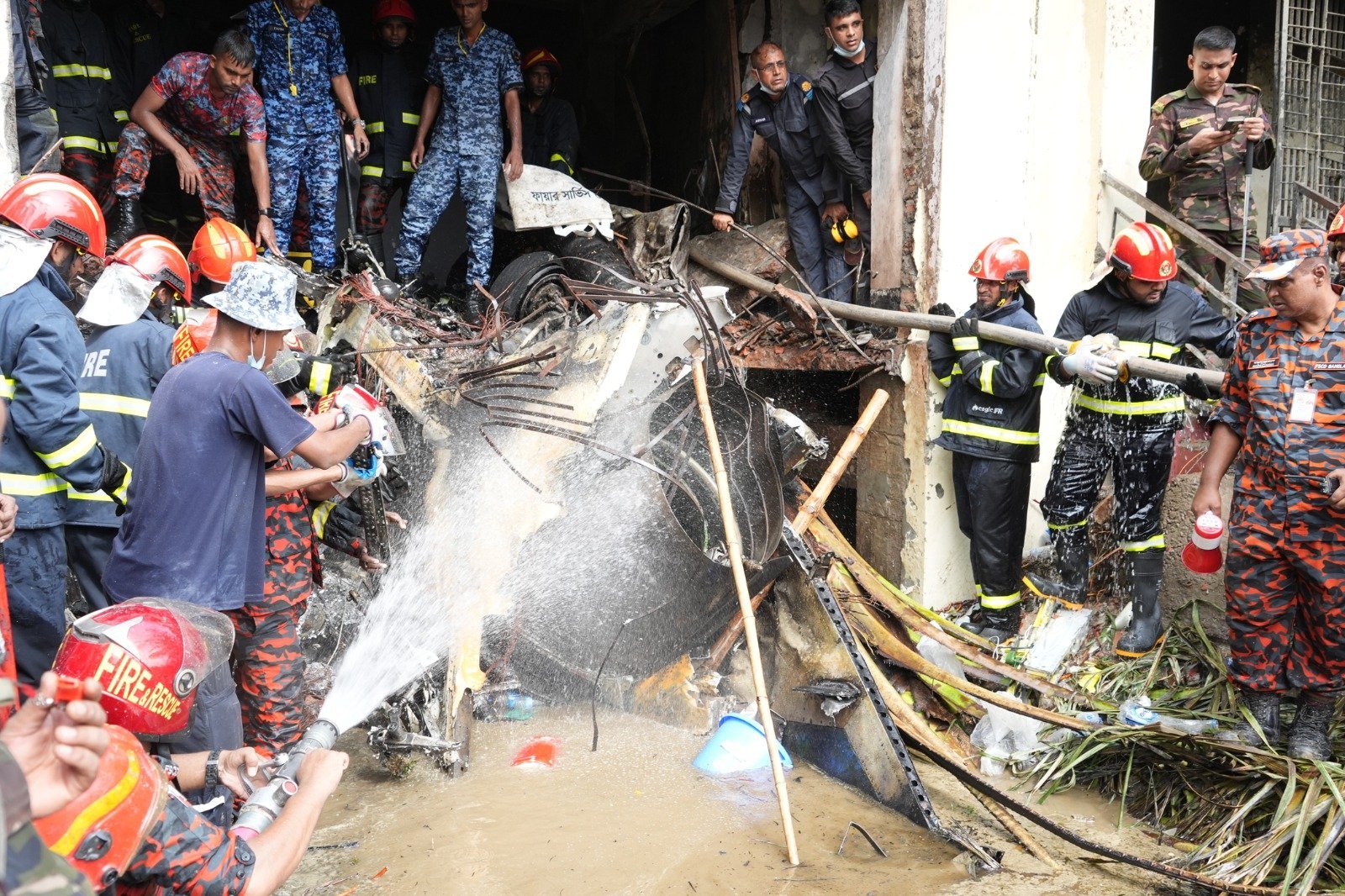 Death toll soars to 31 in fighter jet crash