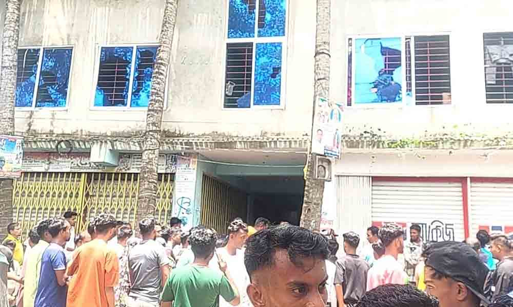 কুমিল্লায় বাড়ি ঘেরাও করে একই পরিবারের তিনজনকে পিটিয়ে হত্যা