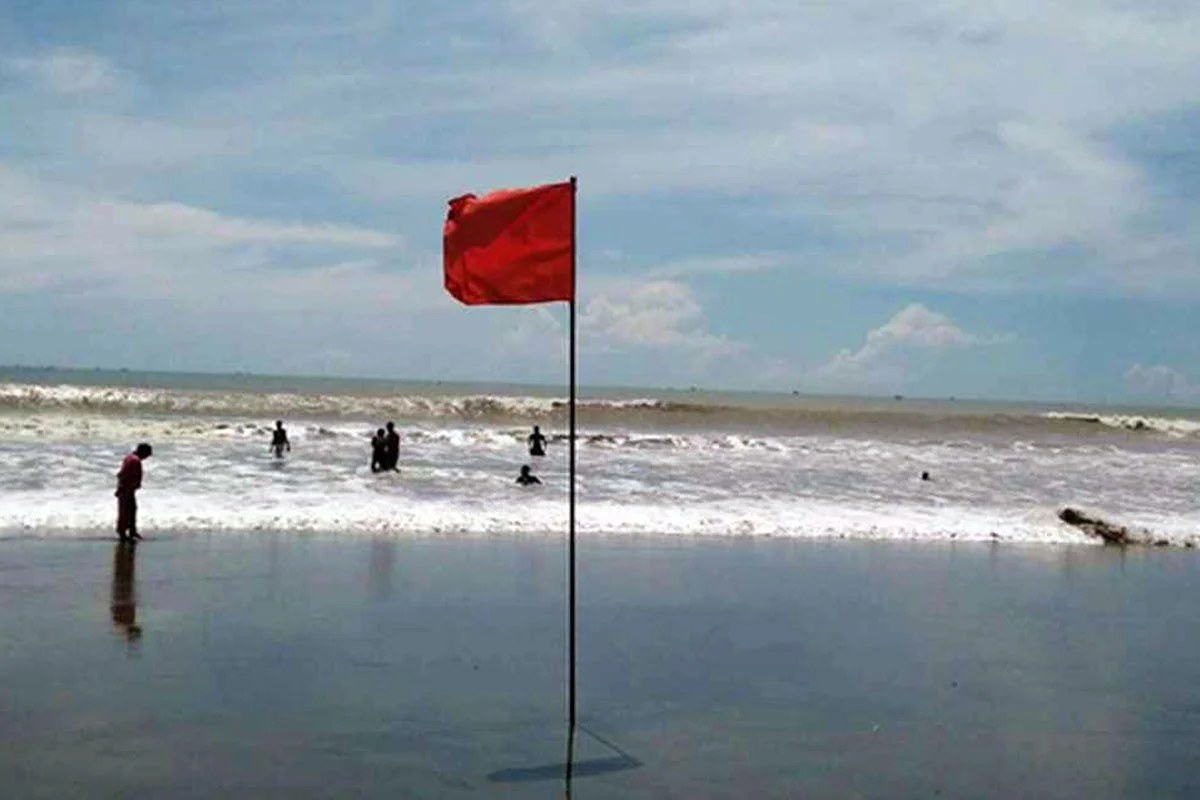 বঙ্গোপসাগরে লঘুচাপ, সমুদ্রবন্দরে ৩ নম্বর সতর্কসংকেত
