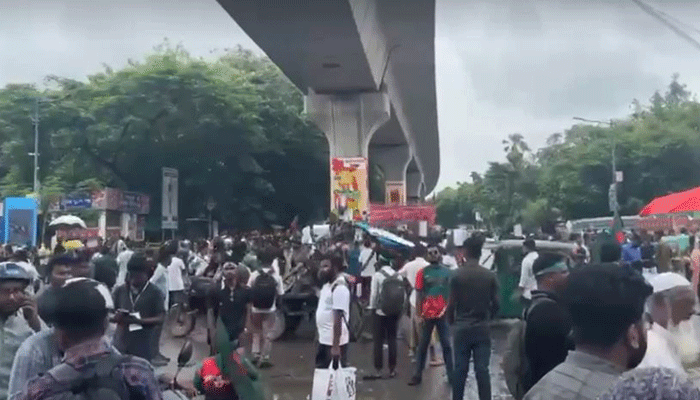 জুলাই সনদের দাবিতে শাহবাগ অবরোধ