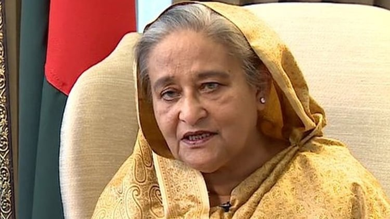 মানবতাবিরোধী অপরাধে শেখ হাসিনার বিচার শুরু বৃহস্পতিবার (১০ জুলাই) বিচারপতি গোলাম মর্তুজা মজুমদারের নেতৃত্বাধীন তিন সদস্যের আন্তর্জাতিক অপরাধ ট্রাইব্যুনাল-১ শেখ হাসিনা ও আসাদুজ্জামান খান কামালের অব্যাহতির আবেদন খারিজ করে এ আদেশ দেন।