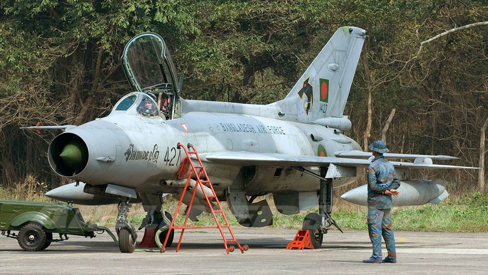 বারবার দুর্ঘটনায় এফ-৭ যুদ্ধবিমান, কার্যক্ষমতা নিয়ে প্রশ্ন