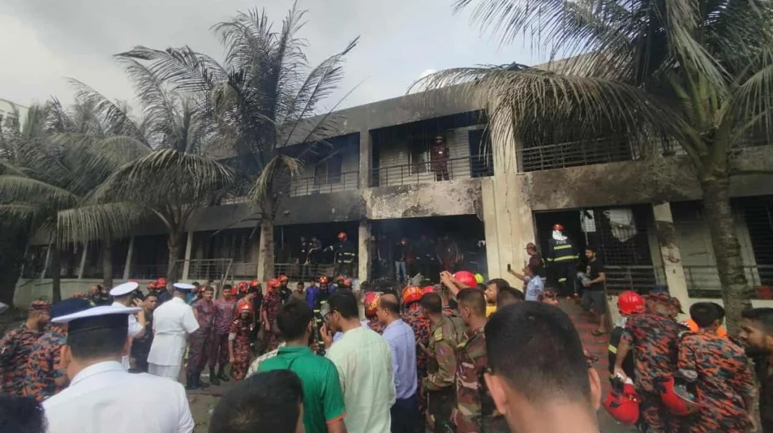 যুদ্ধবিমান বিধ্বস্তের ঘটনায় নিহত বেড়ে ৩২, অনেকের অবস্থা আশঙ্কাজনক