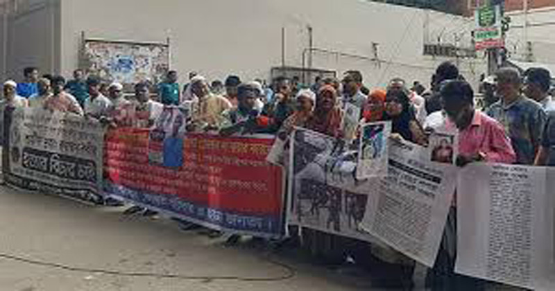 ড. আসিফ নজরুল ও খোদা বখস চৌধুরীর পদত্যাগ দাবিতে বিক্ষোভ