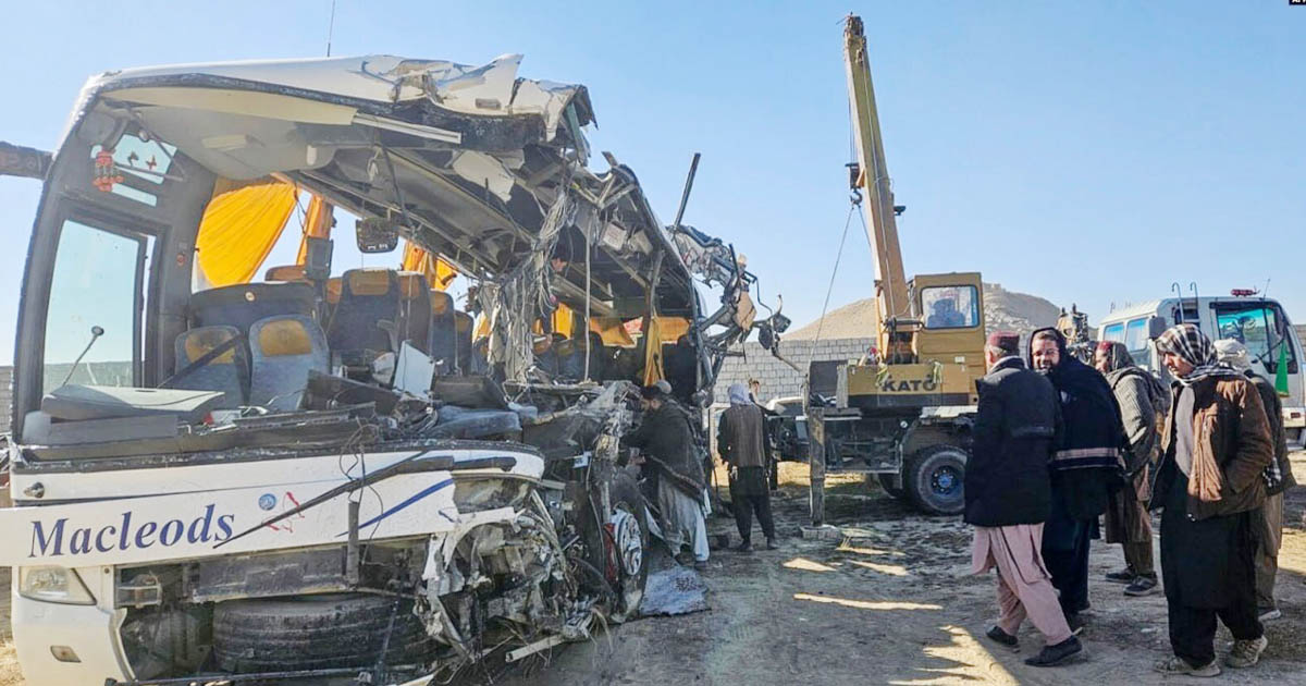 আফগানিস্তানে ট্রাক-মোটরসাইকেল-বাস দুর্ঘটনায় ৭১ জন নিহত