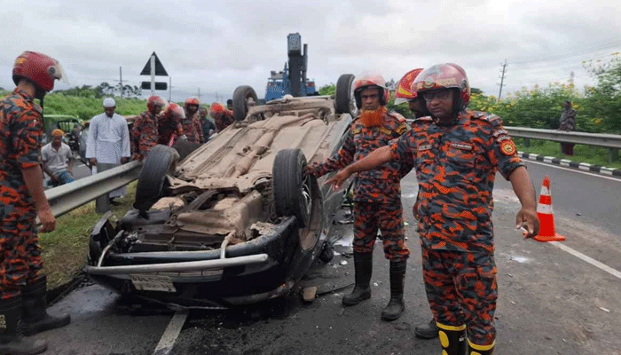 ঢাকা-মাওয়া এক্সপ্রেসওয়েতে প্রাইভেটকার উল্টে নিহত ৩