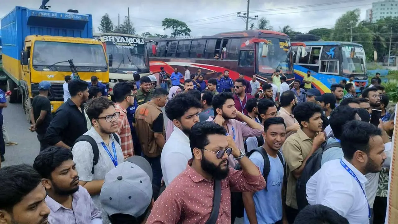 ঢাকা-চট্টগ্রাম মহাসড়ক অবরোধ