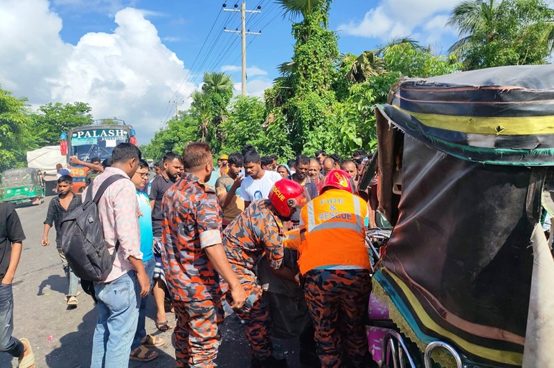 3 killed as truck hits easy bike in Khulna.