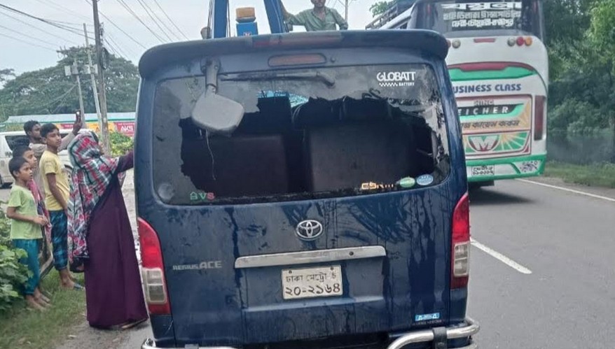 7 family members killed after microbus falls into canal while returning with expat