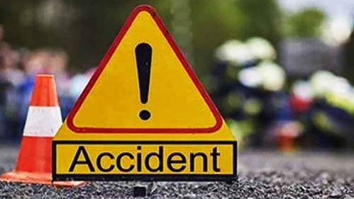 5 killed as pickup hits covered van in Chattogram