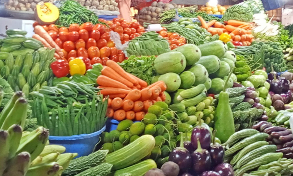 সবজি ও ডিমের দামে অস্বস্তি, বিপাকে ক্রেতারা