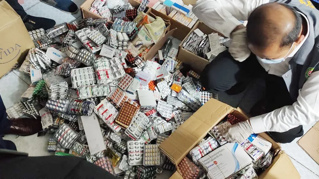 ৫০ জনের সিন্ডিকেটে নকল ওষুধের বাজার মিটফোর্ড ওষুধ মার্কেটই সিন্ডিকেটের মূল ঘাঁটি  ‘কঠোর শাস্তি নিশ্চিত করা ছাড়া নকল ওষুধ বিক্রি নিয়ন্ত্রণ সম্ভব নয়’