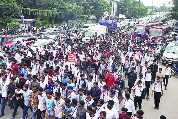 বিক্ষোভ অবরোধ ভোগান্তি রাজধানীসহ সারা দেশে পলিটেকনিক শিক্ষার্থীদের আন্দোলন