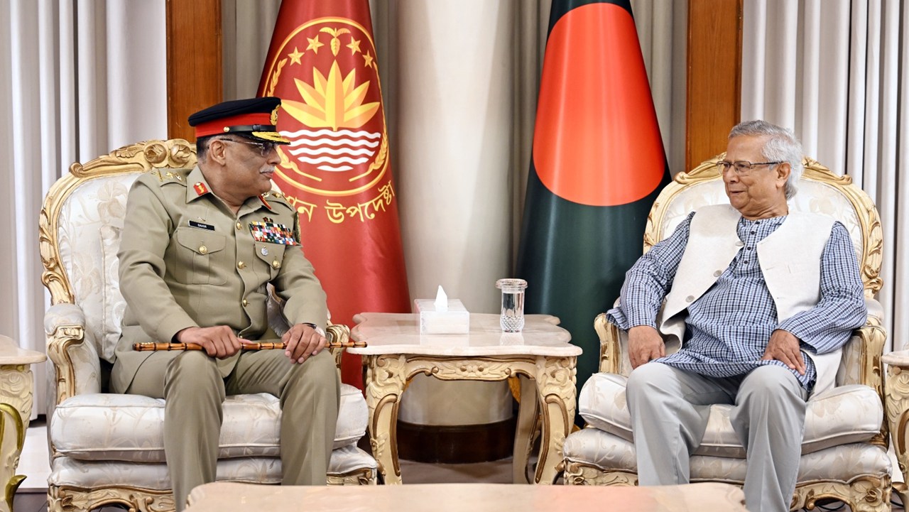 পাকিস্তানের যৌথ বাহিনীর চেয়ারম্যানের সাথে ড. ইউনূসের সৌজন্য সাক্ষাৎ