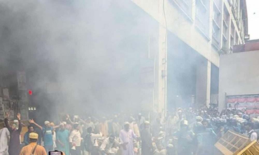 ইবতেদায়ি শিক্ষকদের ওপর পুলিশের হামলা, আহত কয়েকজন