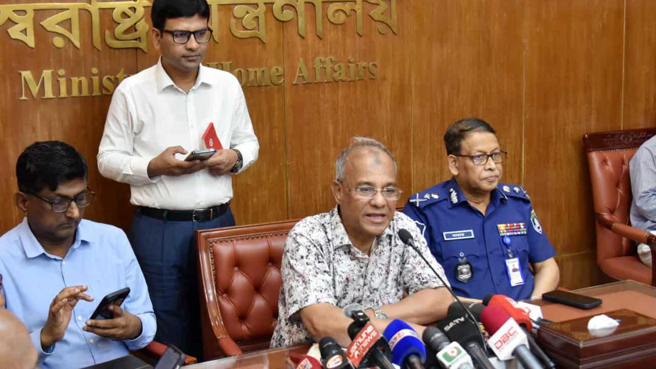 বিমানবন্দরে ই-গেট খুলছে এক সপ্তাহের মধ্যে: স্বরাষ্ট্র উপদেষ্টা