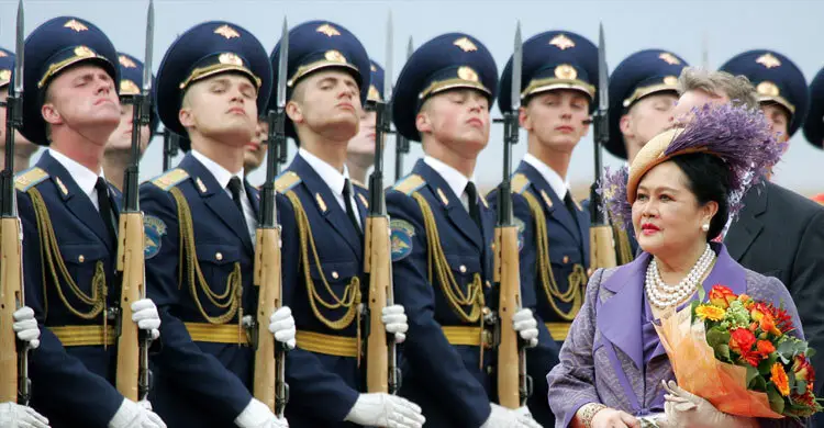 থাইল্যান্ডের সাবেক রানি সিরিকিত ৯৩ বছর বয়সে মৃত্যুবরণ করেছেন