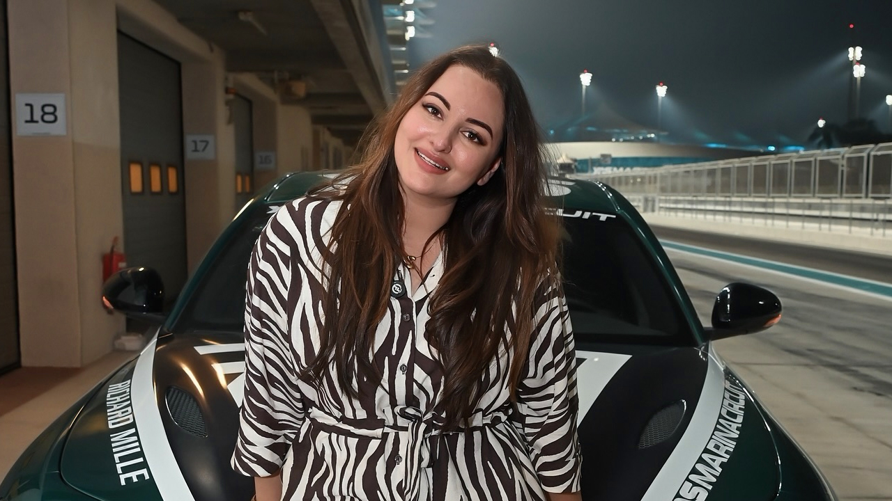 সোনাক্ষী সিনহার দক্ষিণী সিনেমায় অভিষেক, ‘জাটধারা’-য় দেখা যাবে নতুন চরিত্রে