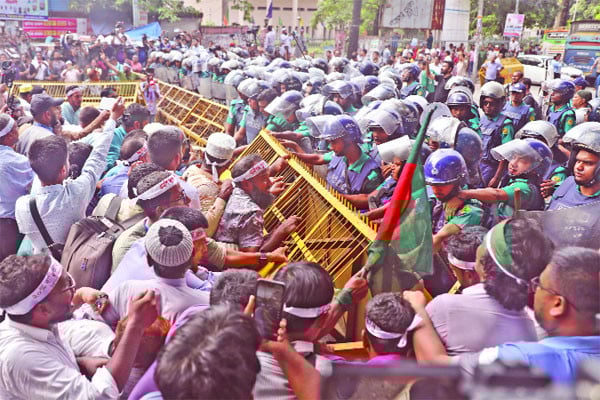 যমুনা অভিমুখে লংমার্চ ঘোষণা বেসরকারি শিক্ষকদের তিন দফা, শাহবাগ অবরোধে যানজটে স্থবির রাজধানী