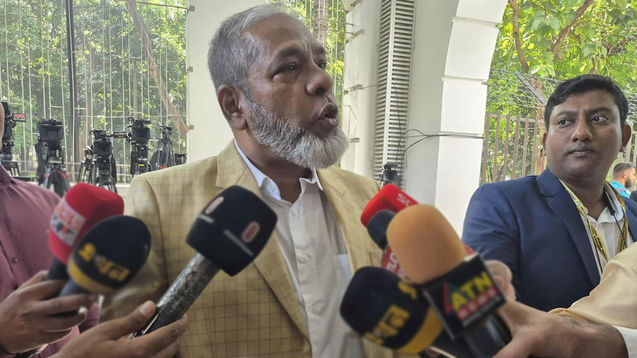 “বিচার স্বচ্ছ হয়েছে” শেখ হাসিনার মামলায় রাষ্ট্রনিযুক্ত আইনজীবী আমির হোসেনের বক্তব্য