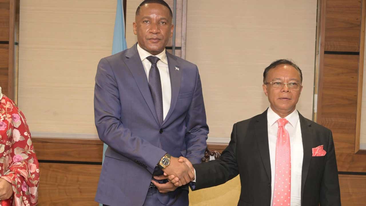 বাংলাদেশ হাইকমিশনার বতসোয়ানায় পরিচয়পত্র পেশ ও দ্বিপাক্ষিক সহযোগিতা আলোচনা