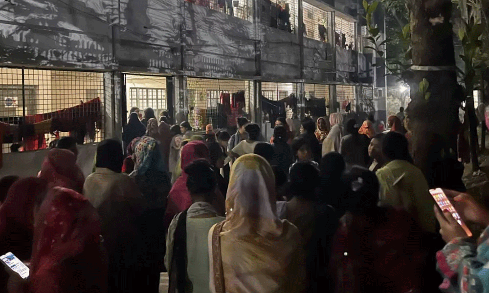 ইডেন কলেজের ছাত্রনিবাসে ভূমিকম্পে দেয়াল ফাটল ও প্লাস্টার খসে শিক্ষার্থীদের উদ্বেগ