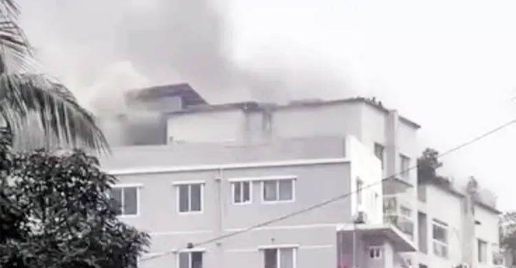 মোহাম্মদপুরে বহুতল ভবনে আগুন, অল্প সময়েই নিয়ন্ত্রণে