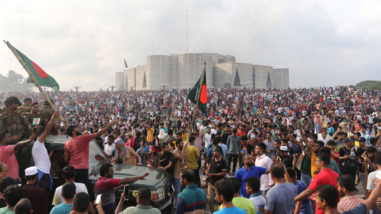 জুলাই অভ্যুত্থানে আহত ৬ জুলাই যোদ্ধাকে উন্নত চিকিৎসার জন্য থাইল্যান্ডে পাঠাবে সরকার