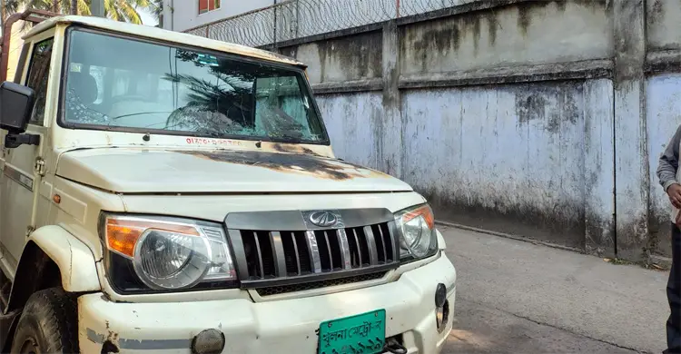 খালিশপুরে পিকআপে আগুন লাগানোর চেষ্টা, পুলিশ তৎপরতা বৃদ্ধি