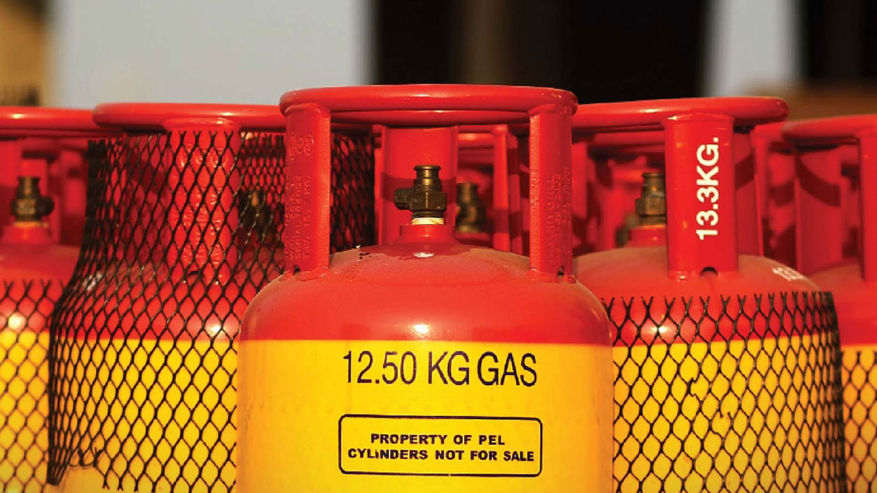 এলপিজির দাম কমল, ১২ কেজি সিলিন্ডার এখন ১,২১৫ টাকা