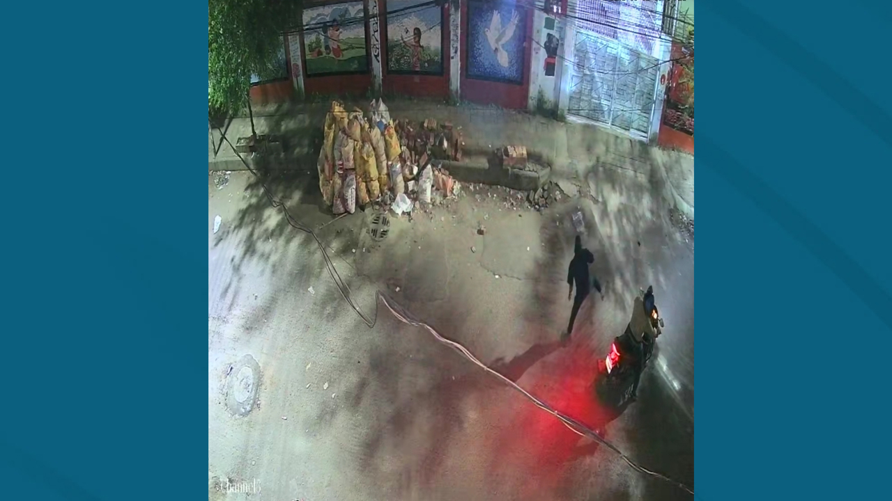 পেট্রোল বোমা নিক্ষেপ মোহাম্মদপুরে প্রিপারেটরি স্কুলে