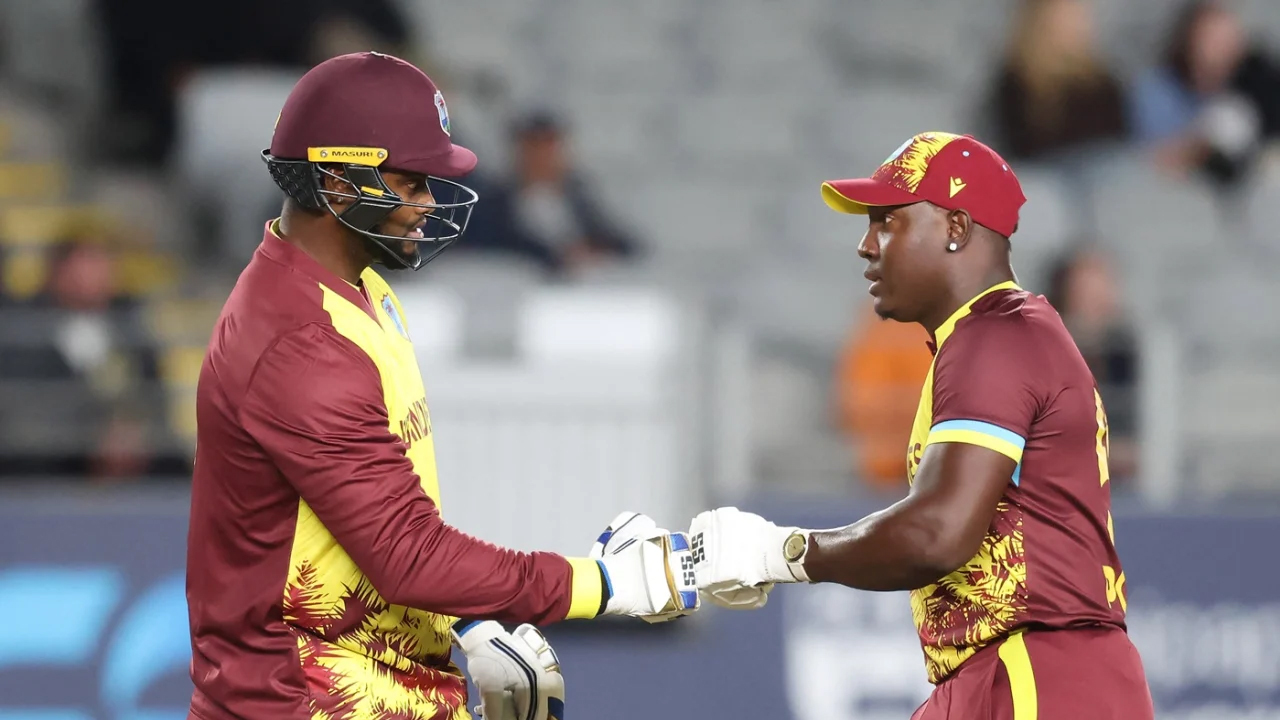 অকল্যান্ডে রোমাঞ্চকর লড়াই: মাত্র ৩ রানে জয় পেল নিউজিল্যান্ড