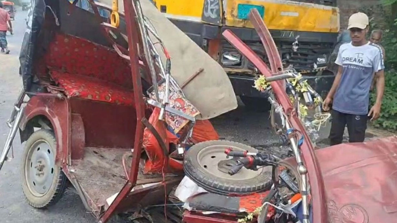 ডিমলায় ট্রাকের ধাক্কায় যুবক নিহত, স্ত্রী ও সন্তান গুরুতর আহত