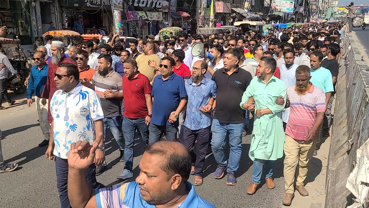 শাটডাউন কর্মসূচি ও নাশকতা রোধে ঢাকা-আরিচা মহাসড়কে বিএনপির অবস্থান