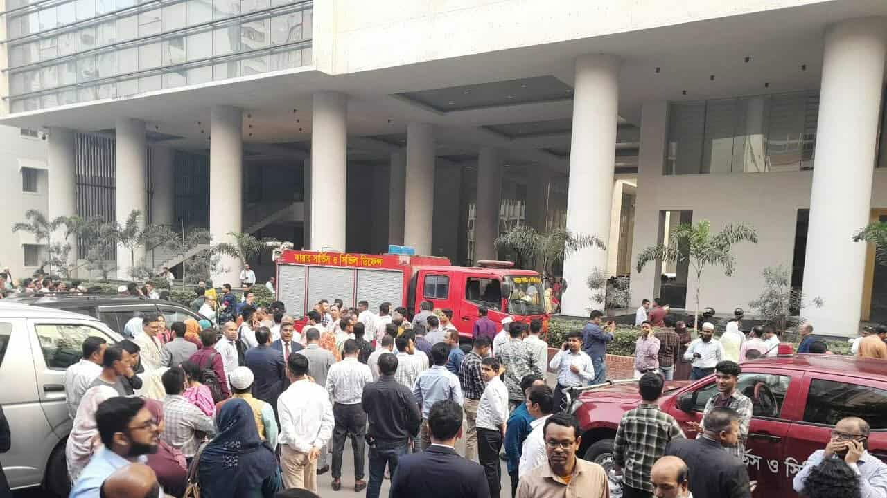 সচিবালয়ের নতুন ভবনের ১০ম তলায় আগুন, দ্রুত নিয়ন্ত্রণে আনা হয়েছে