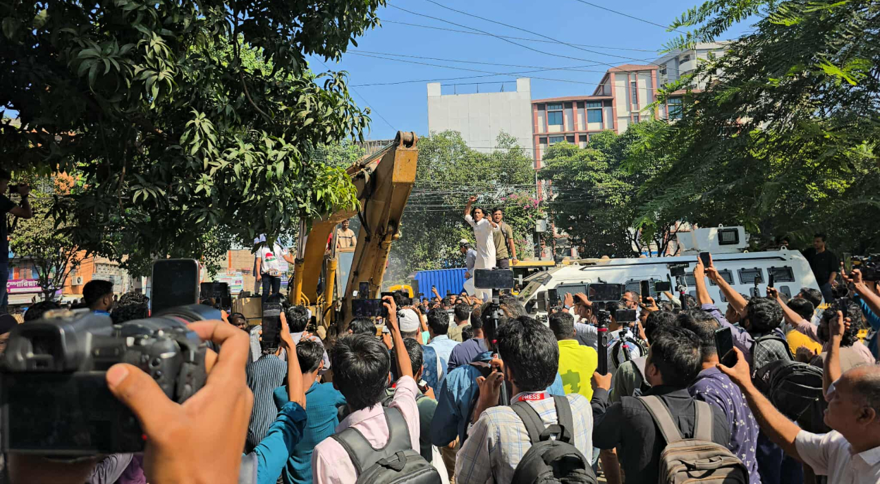 ধানমন্ডি ৩২ অভিমুখে শিক্ষার্থীদের অগ্রযাত্রা থামালো পুলিশ