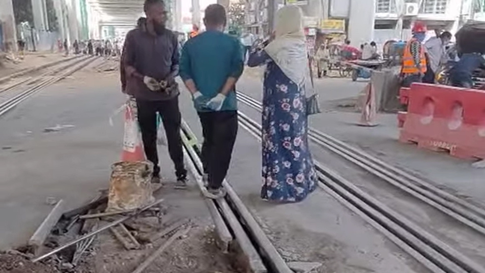 মগবাজার রেল ক্রসিংয়ে মেরামত কাজ, বিকল্প সড়ক ব্যবহারের পরামর্শ ডিএমপির