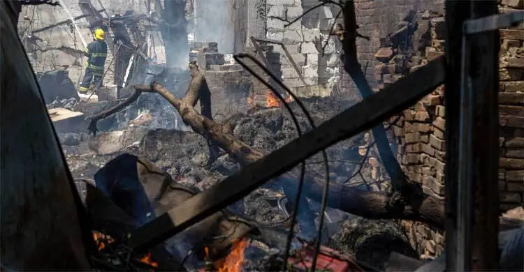 টেরনোপিল অ্যাপার্টমেন্টে রাশিয়ার হামলায় কমপক্ষে ২৬ নিহত