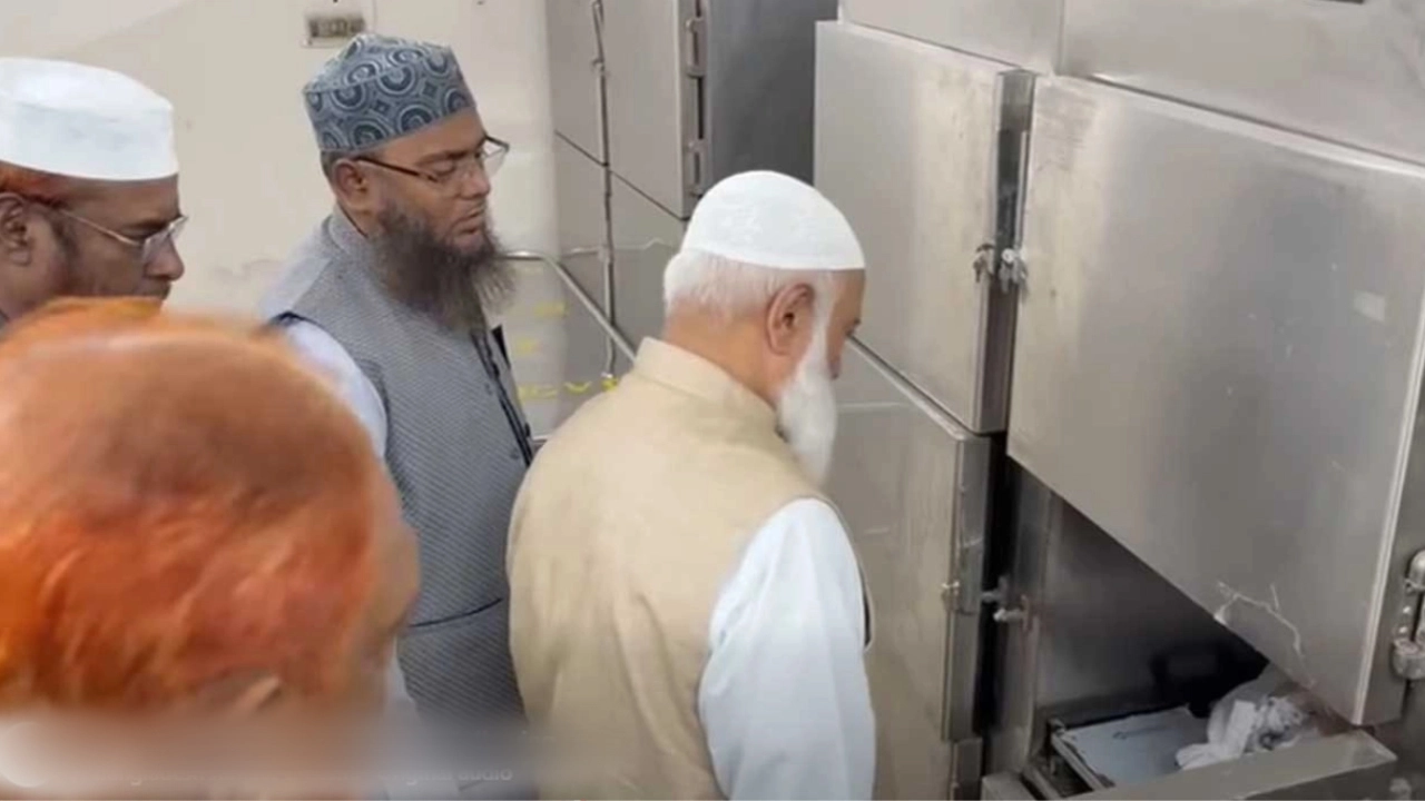 লন্ডন সফর সংক্ষিপ্ত করে শহীদ শরিফ ওসমান হাদির মরদেহ দেখতে জাতীয় হৃদরোগ ইনস্টিটিউটে জামায়াত আমীর