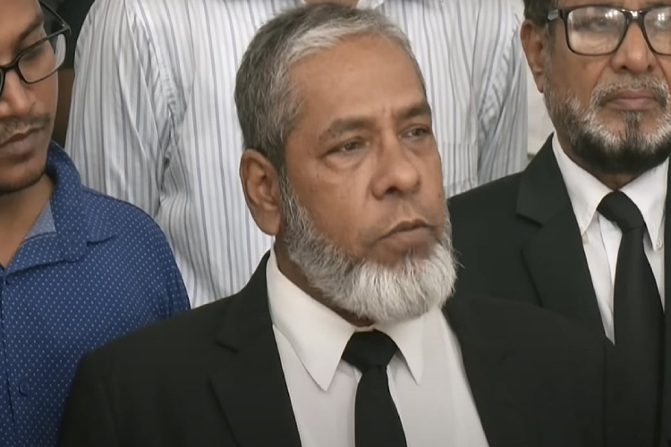 আন্তর্জাতিক অপরাধ ট্রাইব্যুনালে শেখ হাসিনার পক্ষে আইনজীবী নিয়োগ