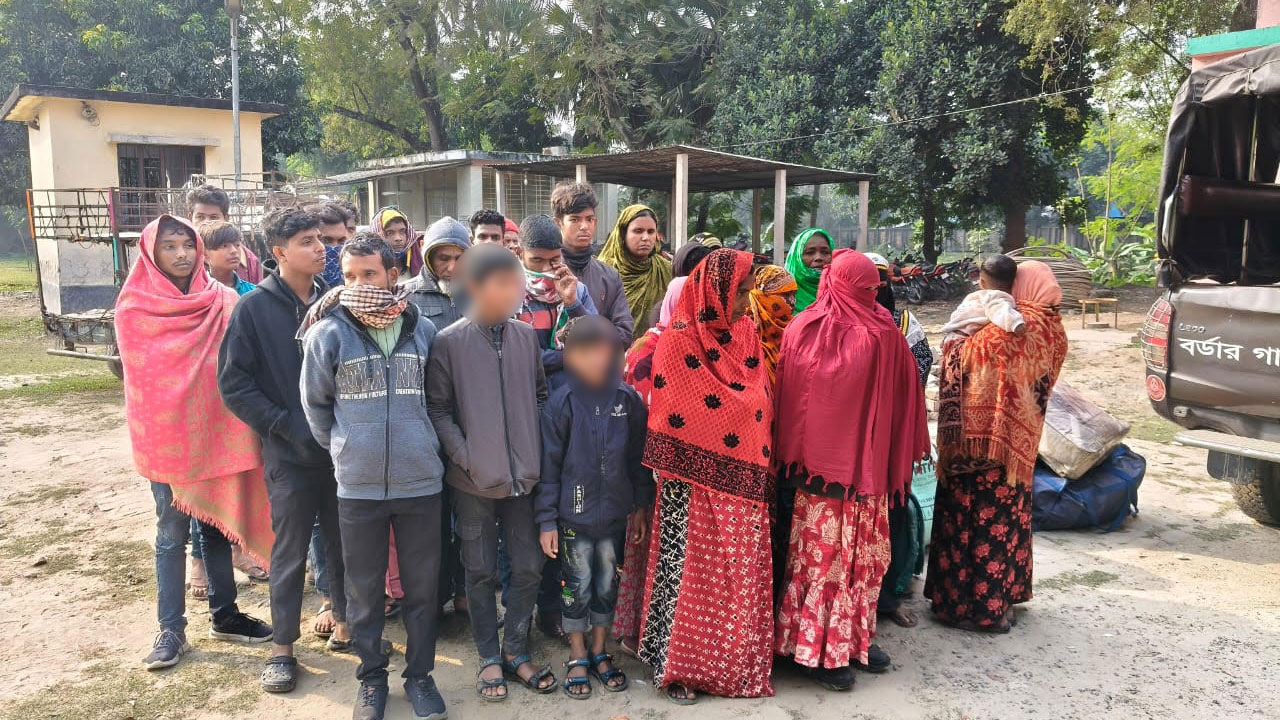 মেহেরপুরে সীমান্তে ভারতীয় বিএসএফের পুশইনে ৩০ বাংলাদেশি উদ্ধার